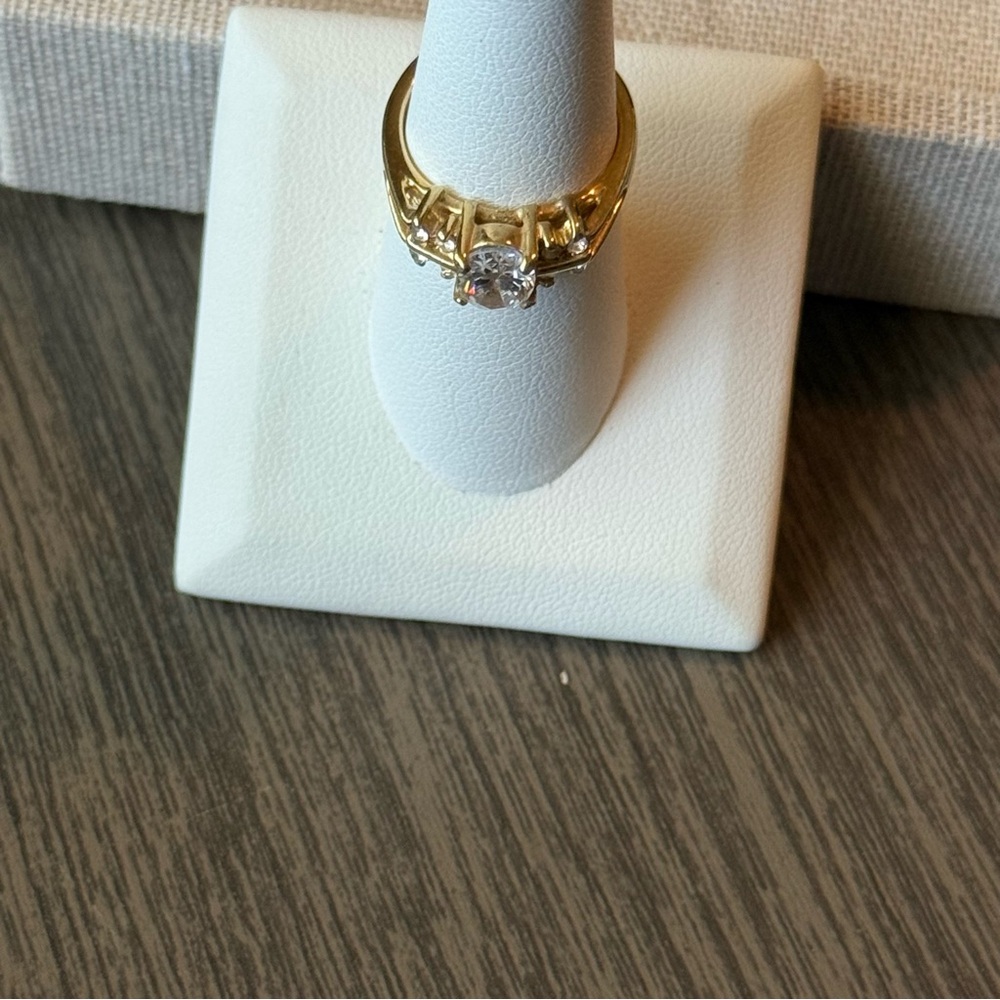 Gold Ring - Picture 2 of 11